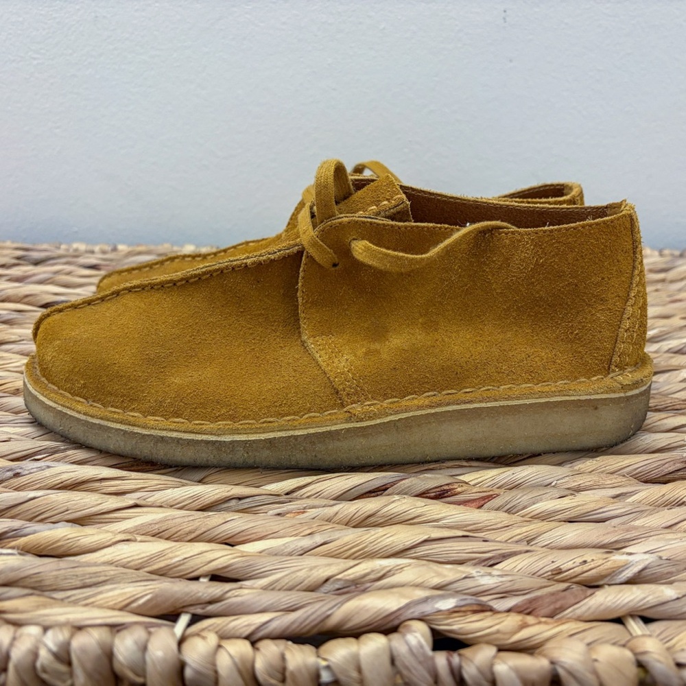 Clarks Originals Suede Chukka Mustard boot - Picture 2 of 10